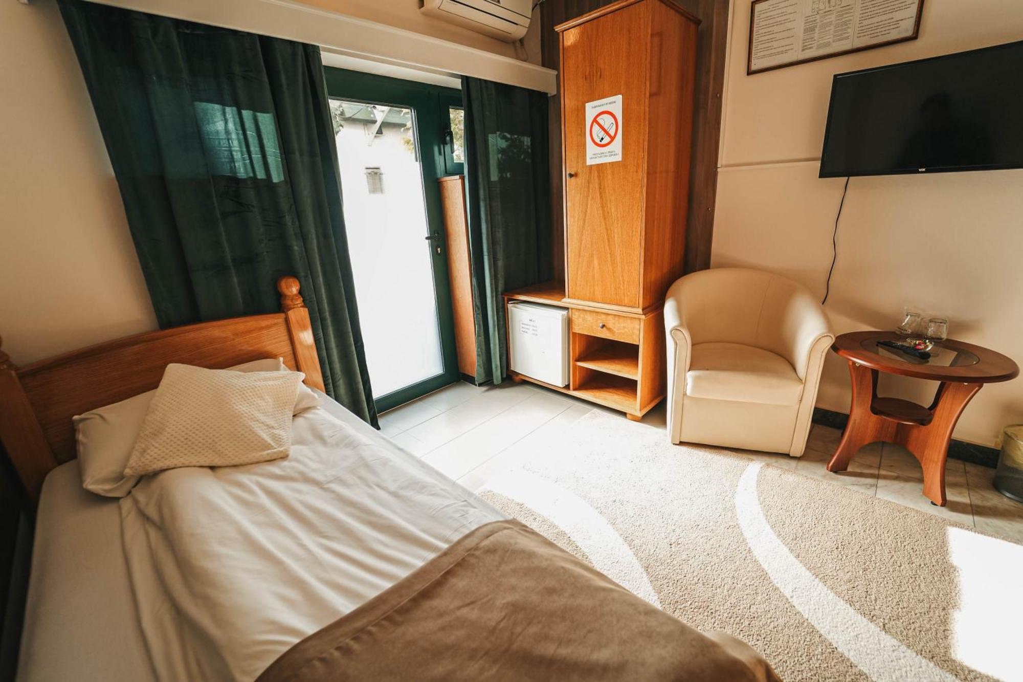 B&B Passage Сремська Митровиця Екстер'єр фото