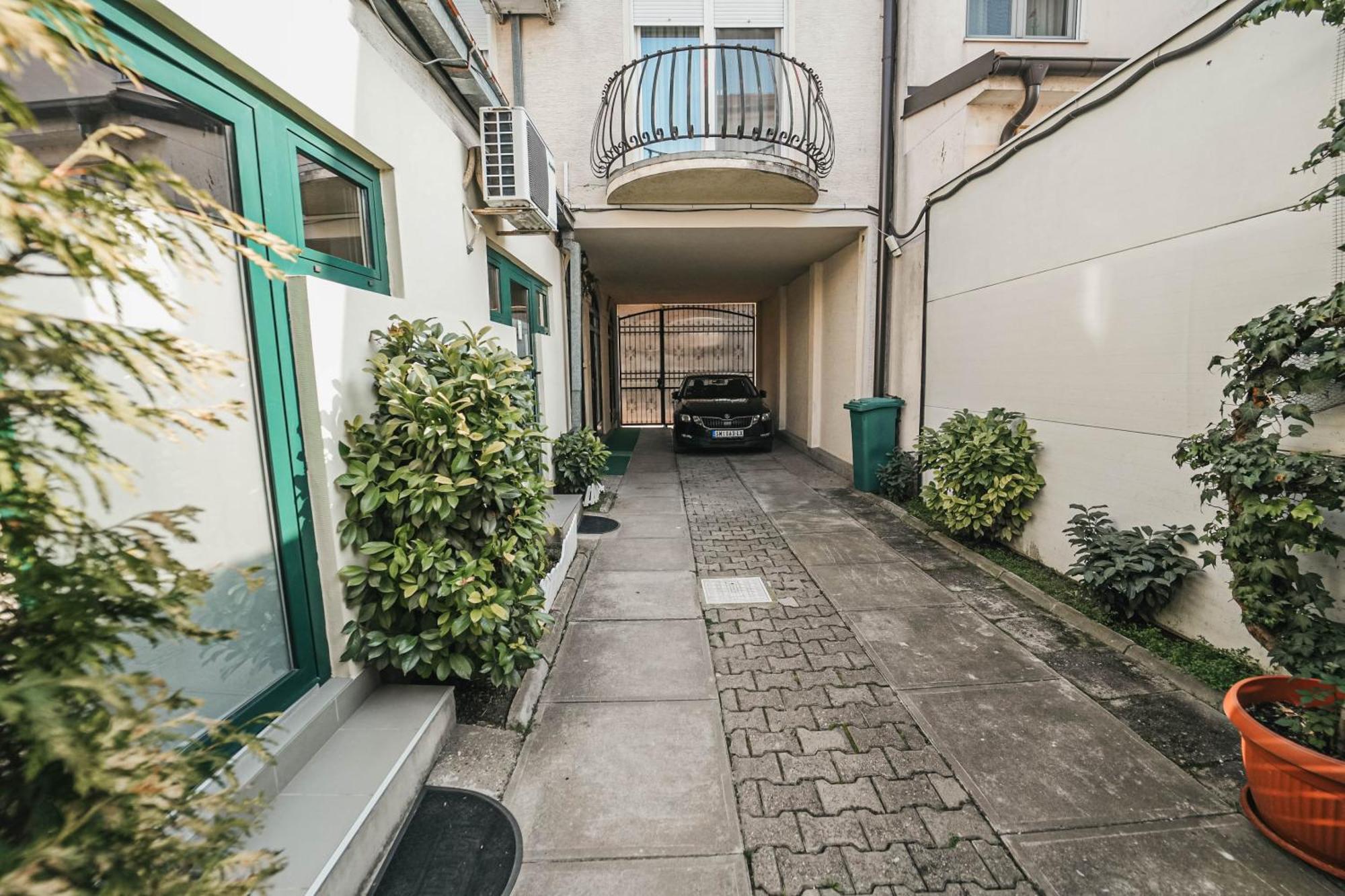 B&B Passage Сремська Митровиця Екстер'єр фото